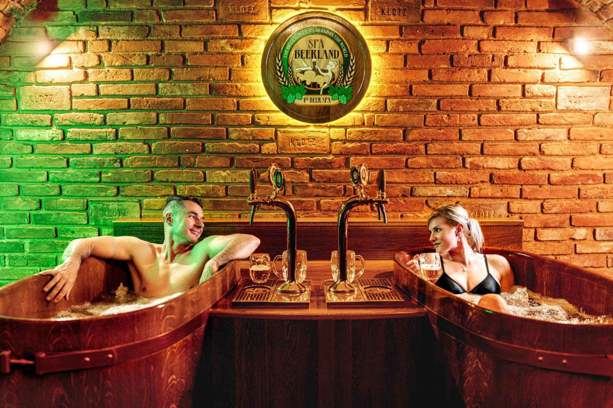 Spa Beerland - At The Golden Lamb Bed & Breakfast Plzen Bagian luar foto