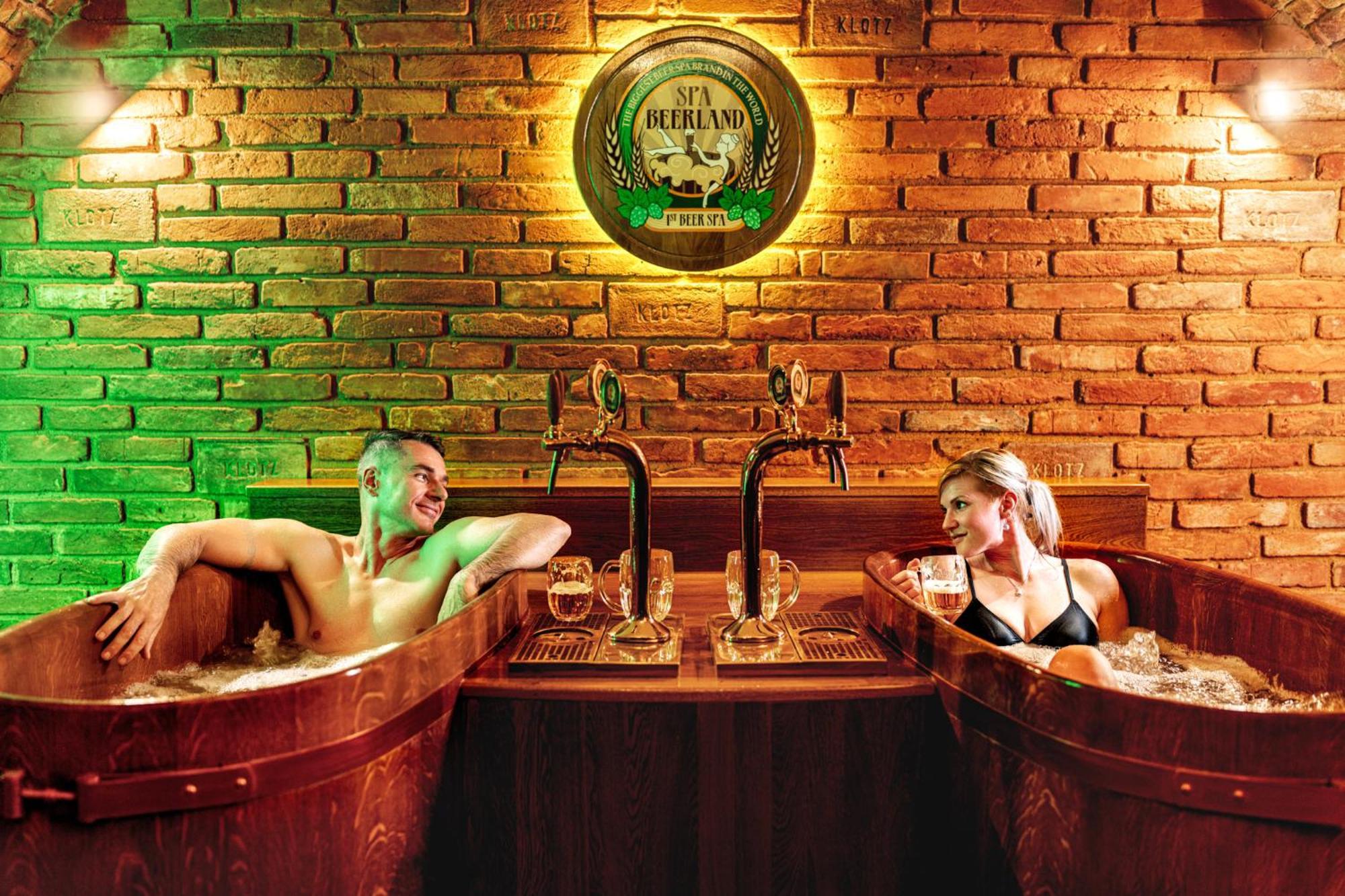 Spa Beerland - At The Golden Lamb Plzen Bagian luar foto