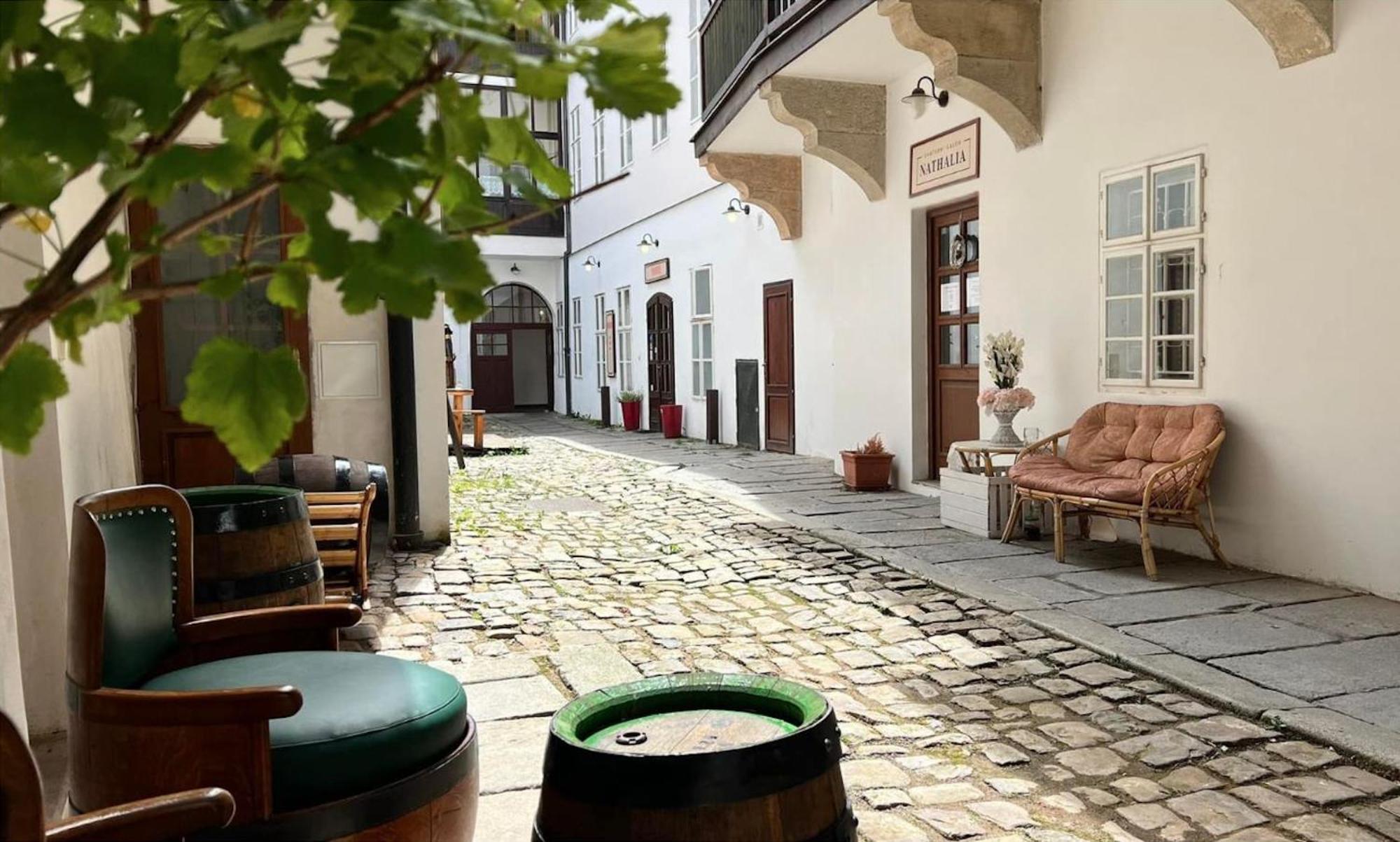 Spa Beerland - At The Golden Lamb Plzen Bagian luar foto