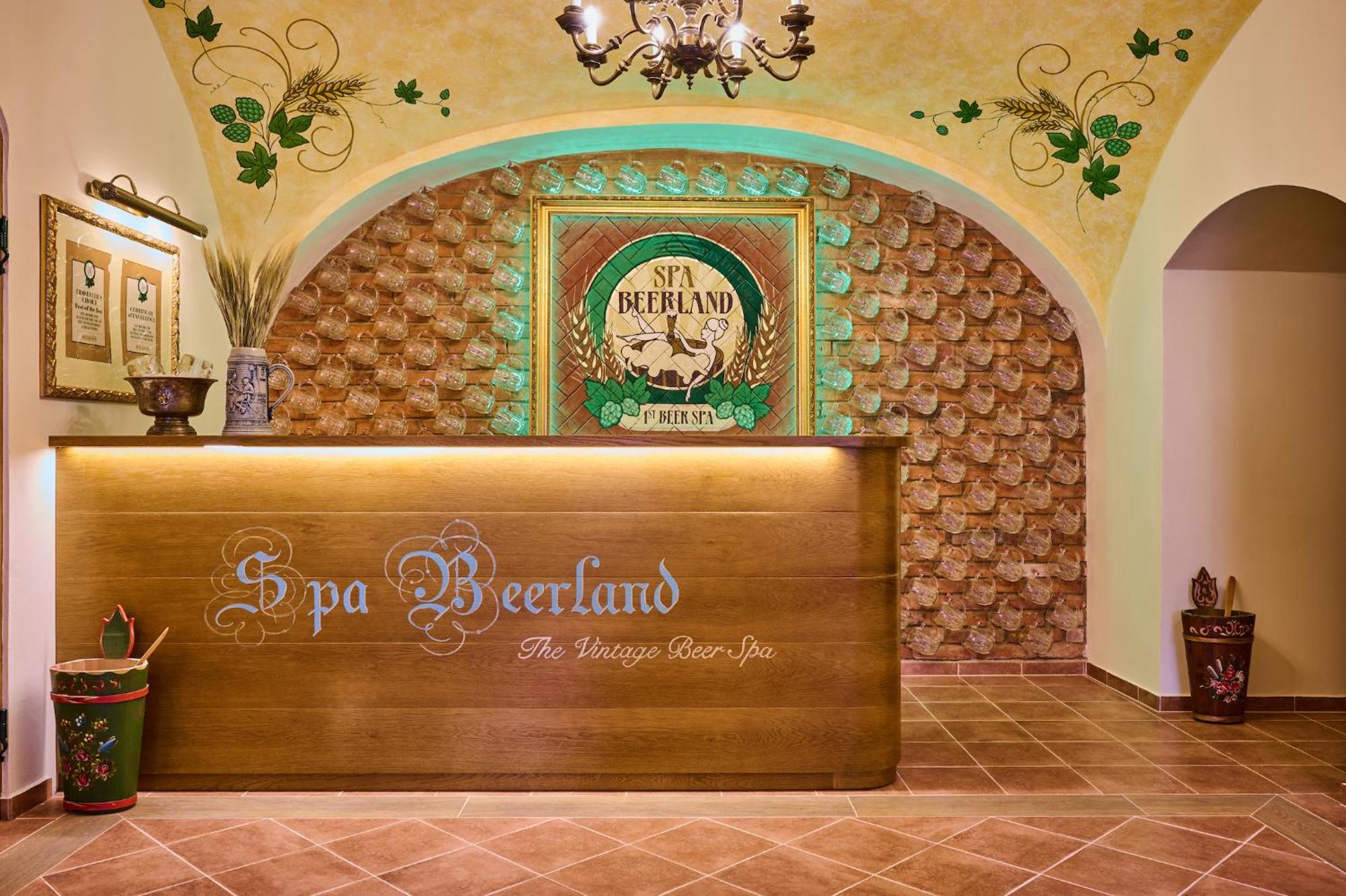 Spa Beerland - At The Golden Lamb Bed & Breakfast Plzen Bagian luar foto